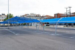 Παραλία Κατερίνης: Λειτουργική & αισθητική αναβάθμιση του δημοτικού πάρκινγκ με 70 σύγχρονα στέγαστρα σκίασης